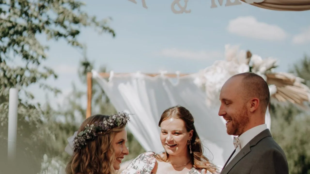 Laura Violetta Lex: Hochzeitssängerin und freie Traurednerin in ganz Nordrhein-Westfalen