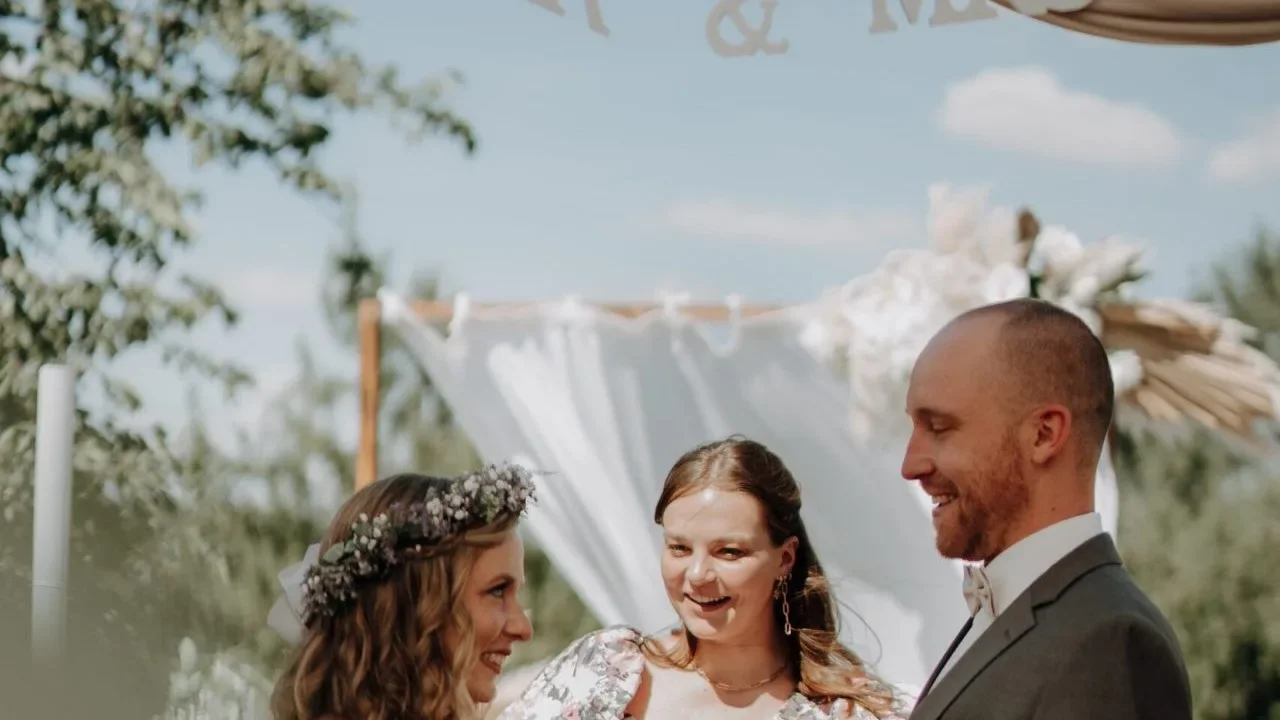 Laura Violetta Lex: Hochzeitssängerin und freie Traurednerin in ganz Nordrhein-Westfalen