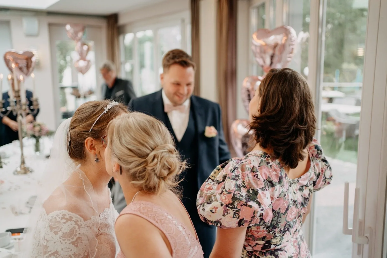 Laura Violetta Lex: Hochzeitssängerin und freie Traurednerin in Witten