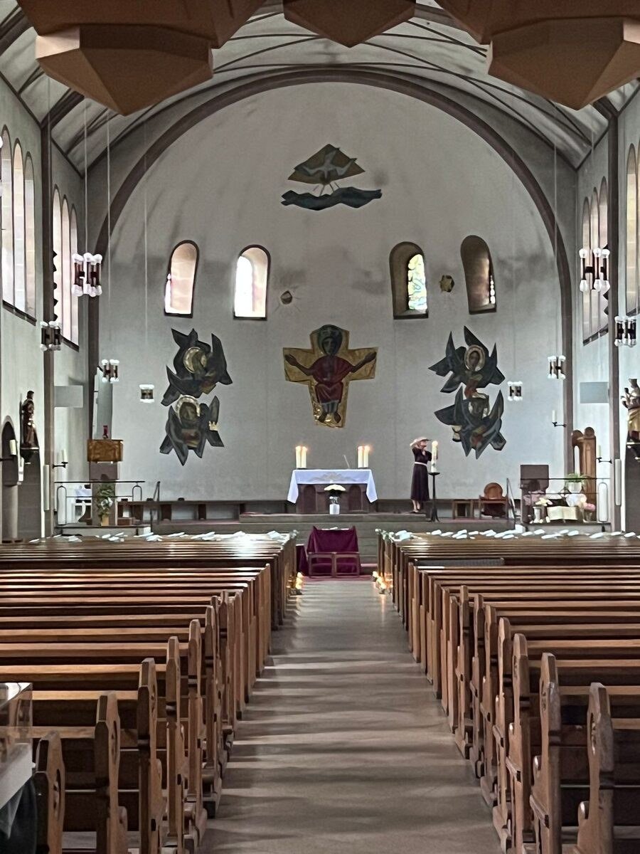 Innenraum von St. Bonifatius am Hagener Kreuz für eine kirchliche Trauung